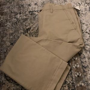 New with tags Men Gap khaki pants size 34x32